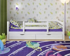 Детская кровать из массива березы Соня-5 (Белый/Лак) в Озерске - ozersk.ok-mebel.com | фото 1